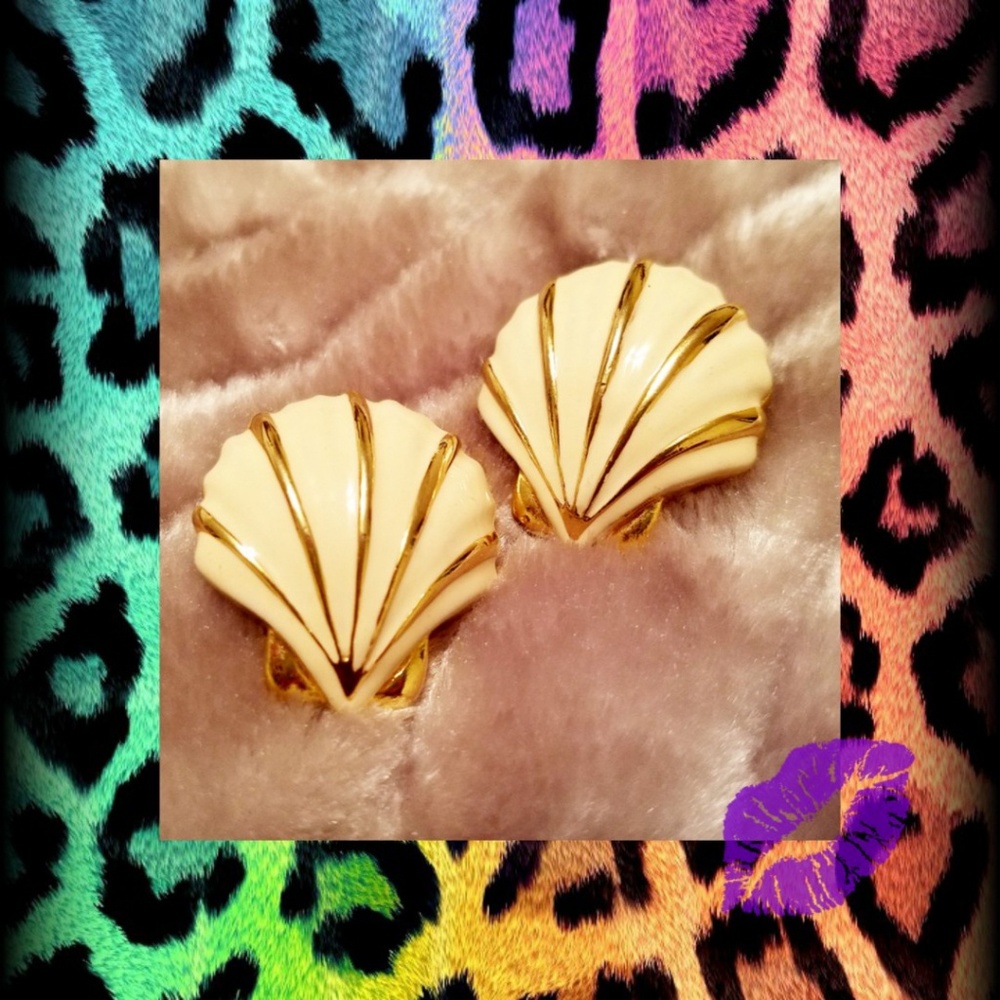 Seashell studs